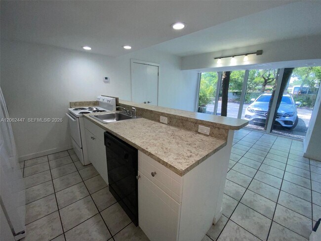 Building Photo - 6414 Miami Lakes Dr