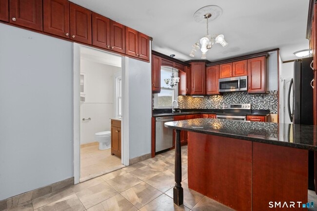 Building Photo - 242 Prospect St