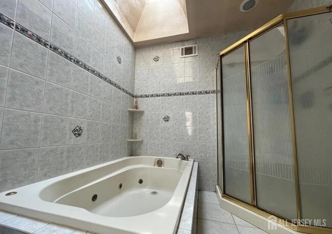 Building Photo - 56 West Side Ave