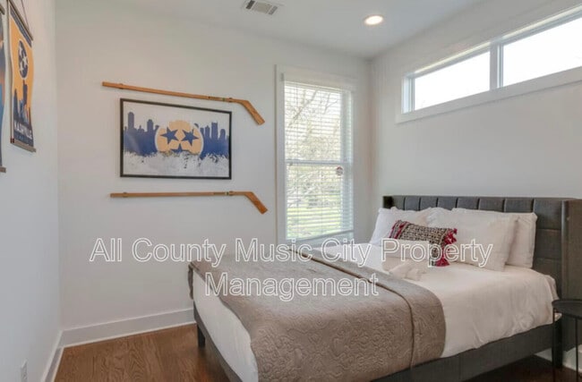 Building Photo - 3009 Delaware Ave