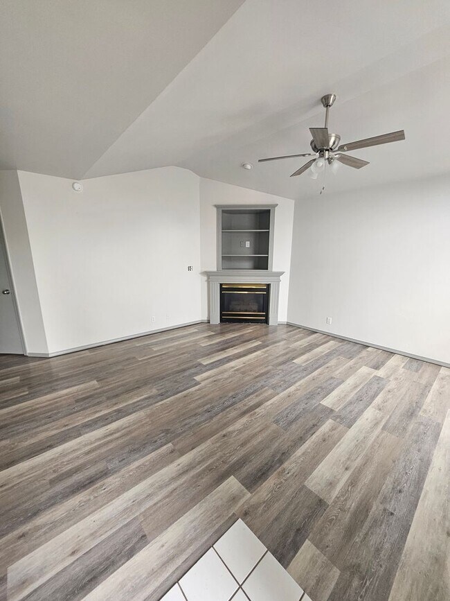 Building Photo - Yuma Duplex