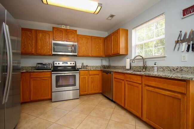 Building Photo - 109 Burgundy Rd