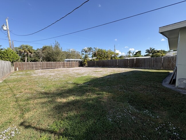 Building Photo - 1093 Hollygate Ln