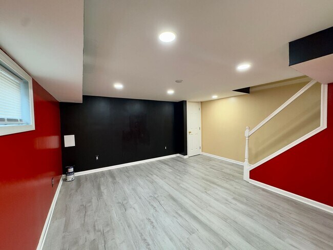 Building Photo - 8166 Del Haven Rd