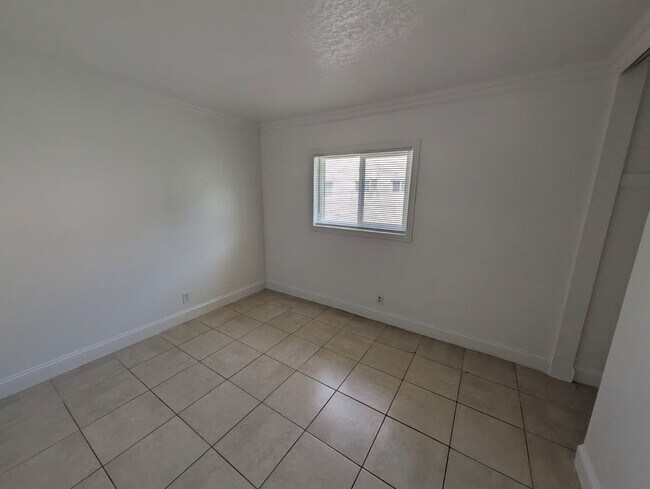 Building Photo - 817 Lighthouse Dr