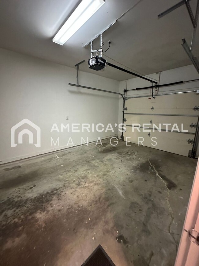 Building Photo - Beautiful Home for Rent in Birmingham, AL!!!! Available to View Now!!!