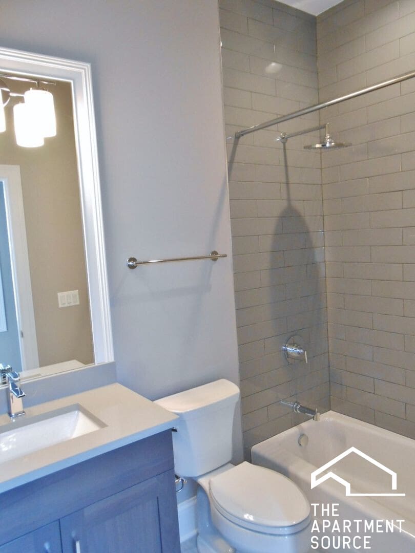 Building Photo - 882 W Lill Ave