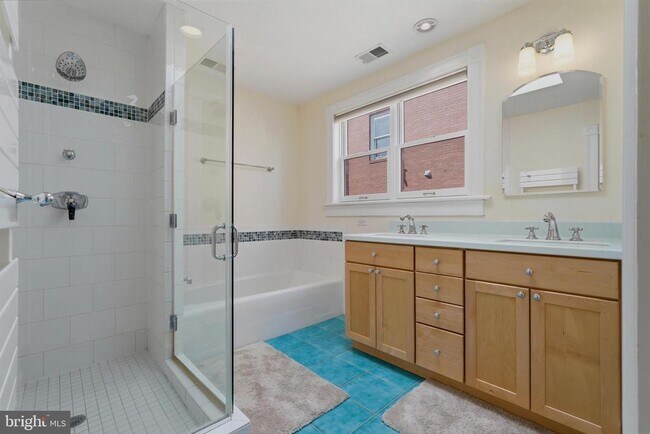 Building Photo - 1002 N St NW