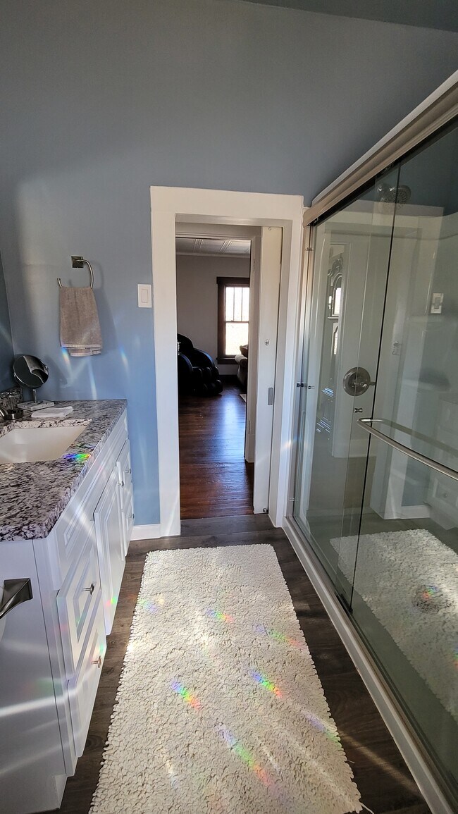 Building Photo - 1601 N Broadway St