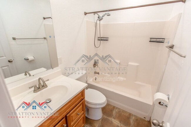 Building Photo - 448 N Lesueur