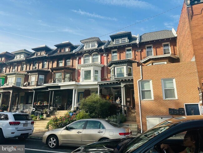 Building Photo - 4911 Catharine St