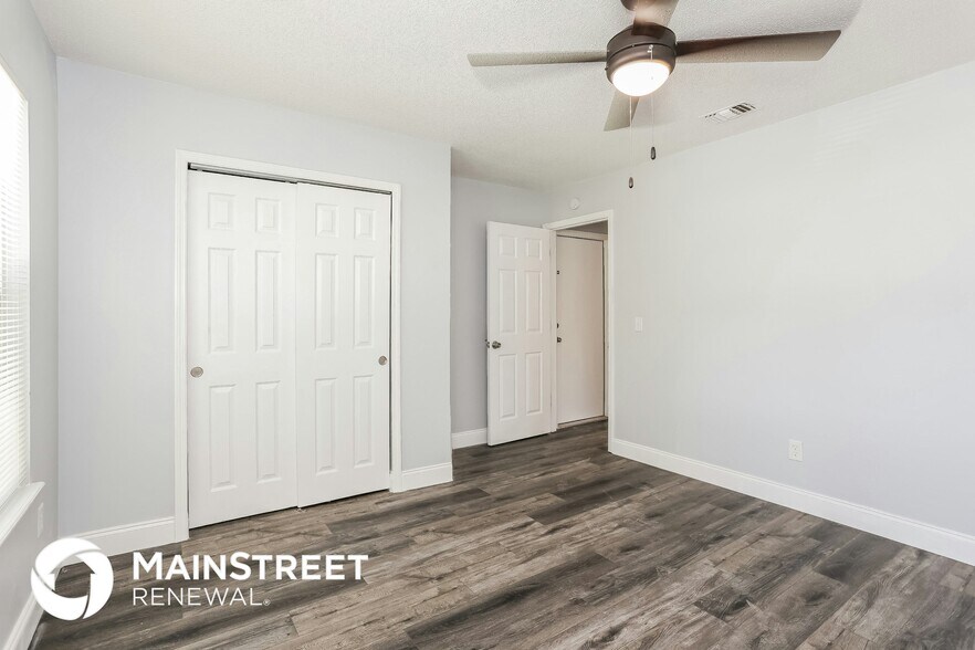 Building Photo - 2520 Townsquare Dr