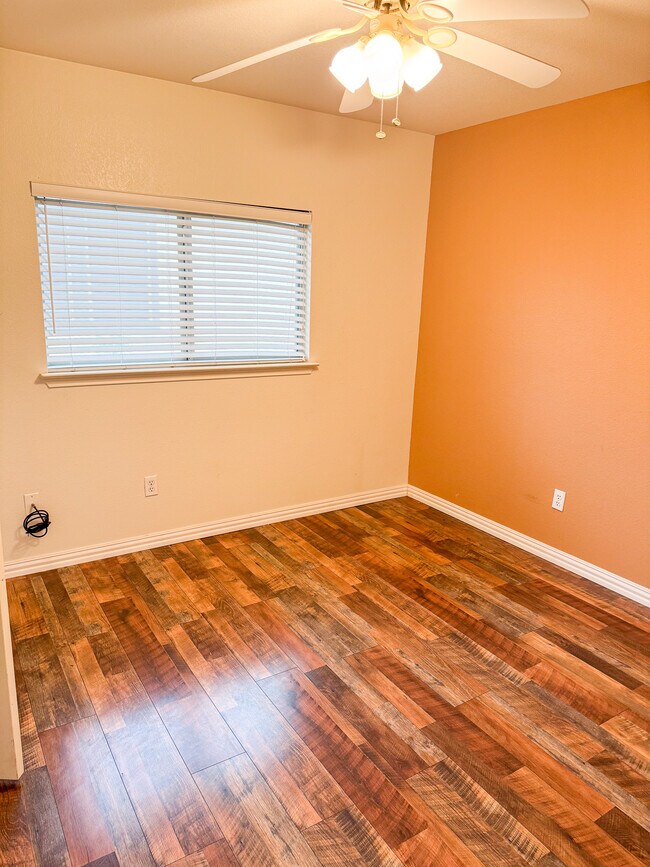 Building Photo - 1613 Apollo Cir