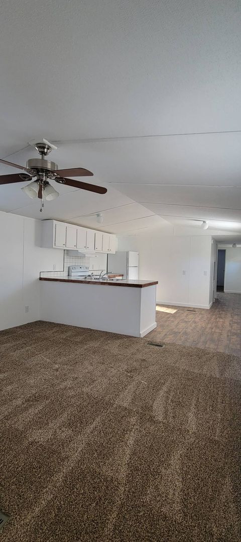 Building Photo - Ready to Move in