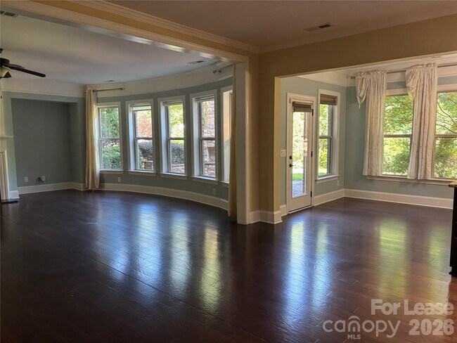 Building Photo - 8811 Tamarron Dr