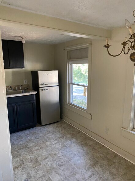 Building Photo - 217 Scott Ave