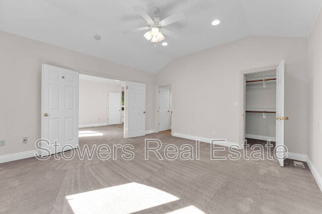 Building Photo - 300 Lark Ln