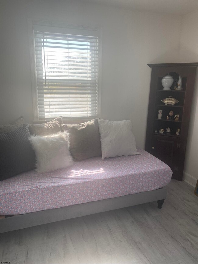 Building Photo - 560 N Harrisburg Ave