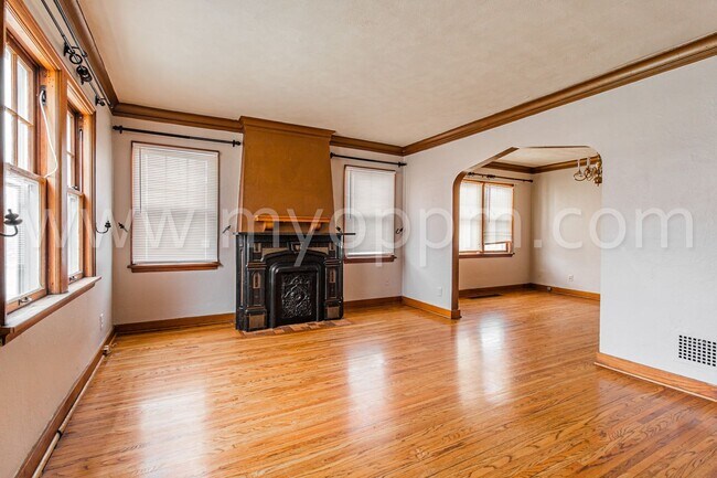 Building Photo - Unique 2Bd/1 Ba Duplex | Blackstone District