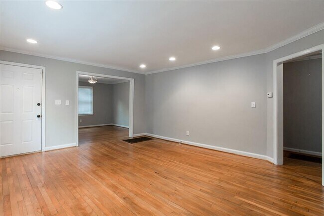 Building Photo - 1640 Belle Isle Cir NE