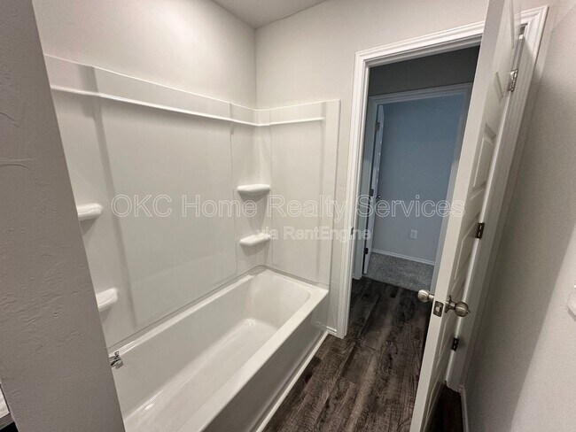 Building Photo - 618 NW 119th St