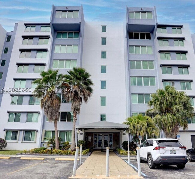 Building Photo - 9125 SW 77th Ave