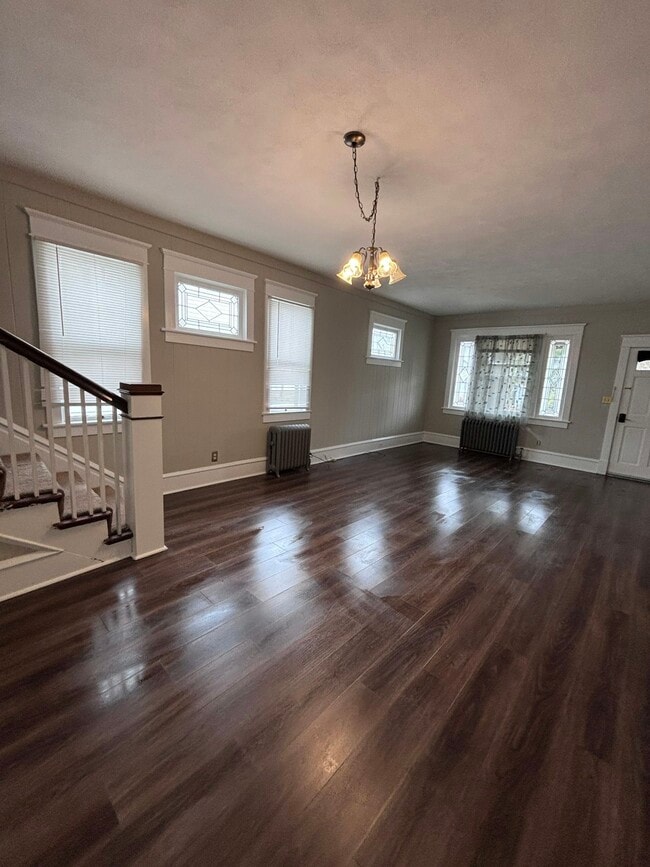 Building Photo - 363 N Maple Ave