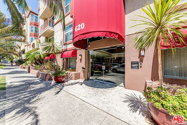 Building Photo - 620 S Gramercy Pl