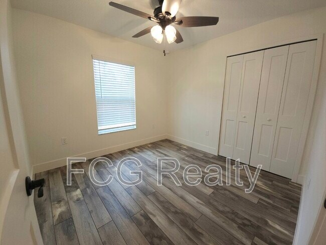 Building Photo - 7649 W Normandy Pl