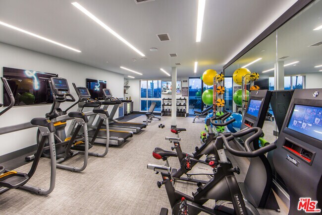 Building Photo - 8770 Washington Blvd