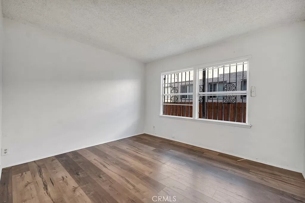 Building Photo - 648 W 41st Dr