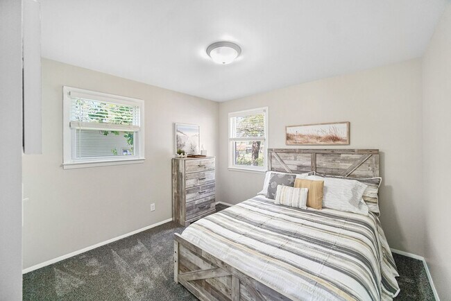 Building Photo - 615 Pine St