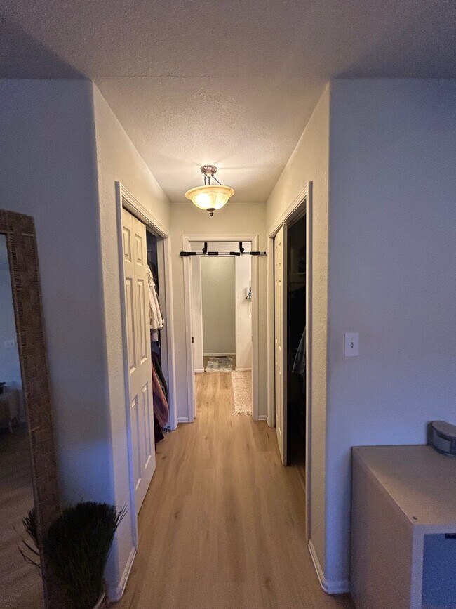 Building Photo - 1347 E Parkway Dr