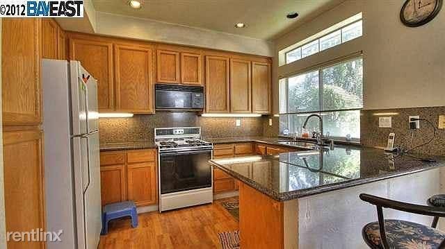 Building Photo - 34446 Calgary Terrace