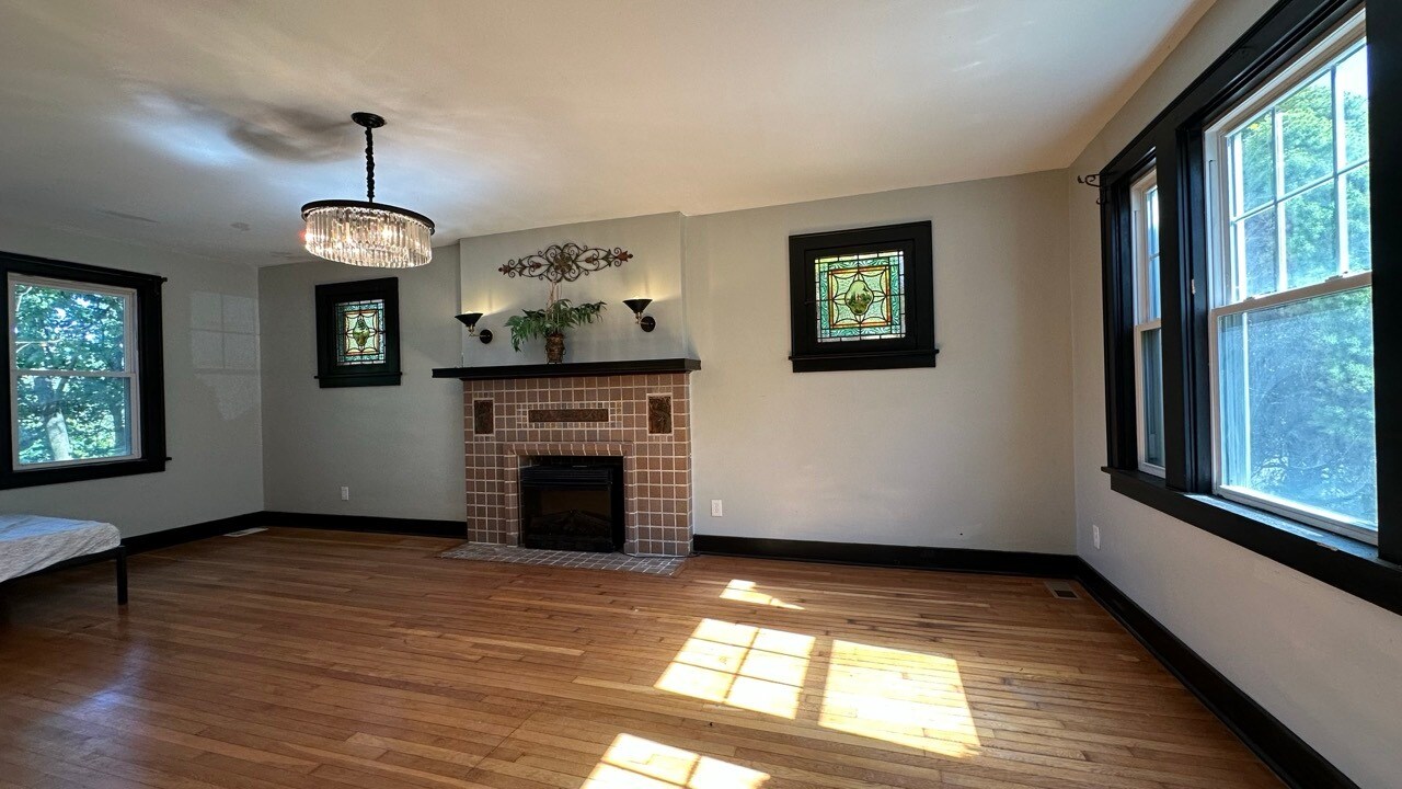 Large living room - 2518 Bethel Church Rd