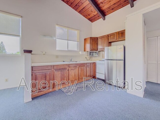 Building Photo - 427 Paumakua Pl