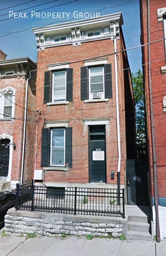 Primary Photo - 2431 Vine St