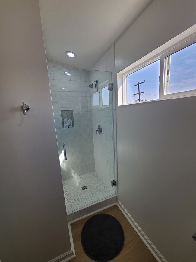 Building Photo - New built and fully furnished 2 bed 2. 5 baths in Point Loma