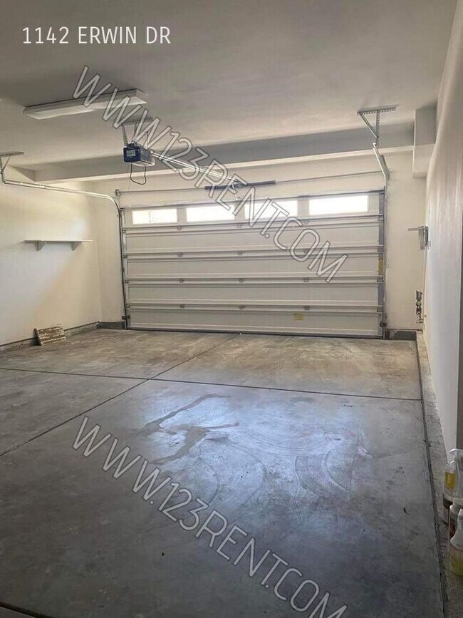 Building Photo - 1142 Erwin Dr