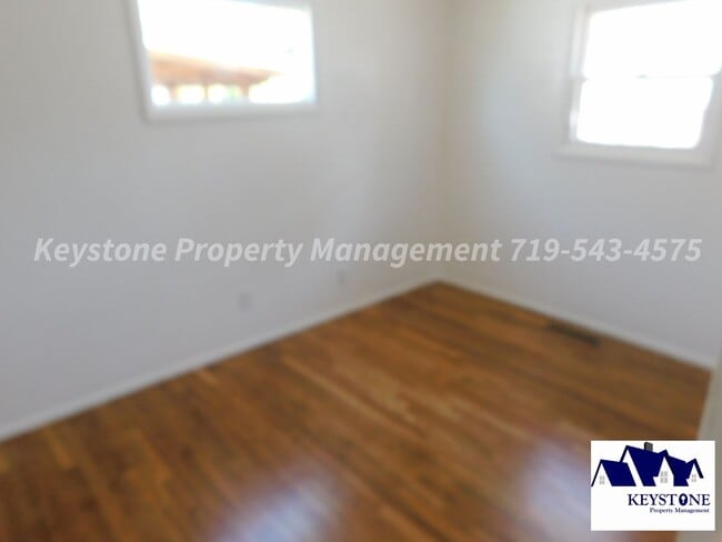 Building Photo - 2 Bedroom/1 Bath/ 1 Car Garage House on Corner Lot - $1,125/$1,125