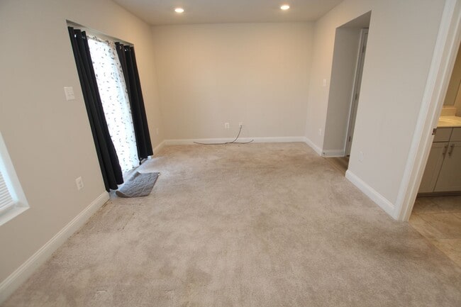 Building Photo - Plantation Lakes a golf community with numerous amenities for residents to enjoy.