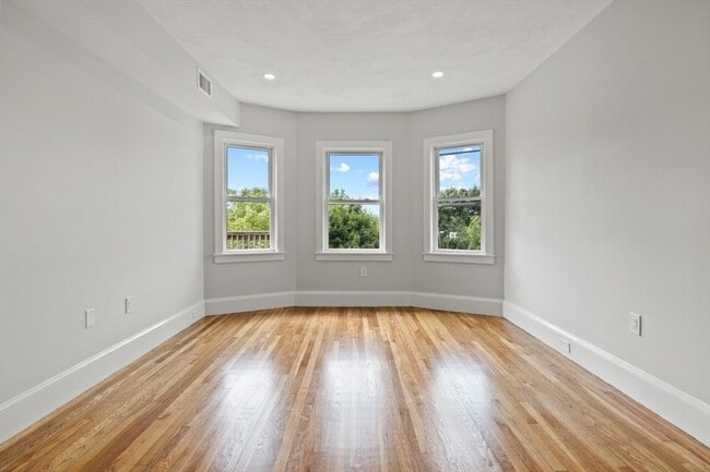 Building Photo - 580 Ashmont St