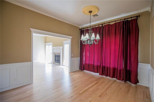 Building Photo - 115 NW Orchard Way