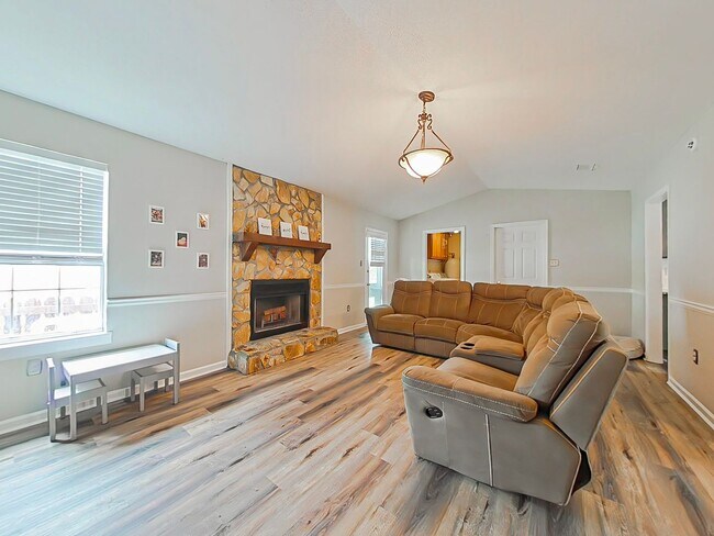 Building Photo - 3 Bed 2 Bath with a POOL in Martinez!
