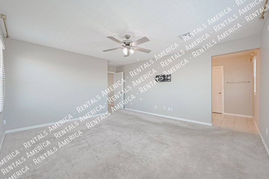 Building Photo - 15713 W Woodlands Ave