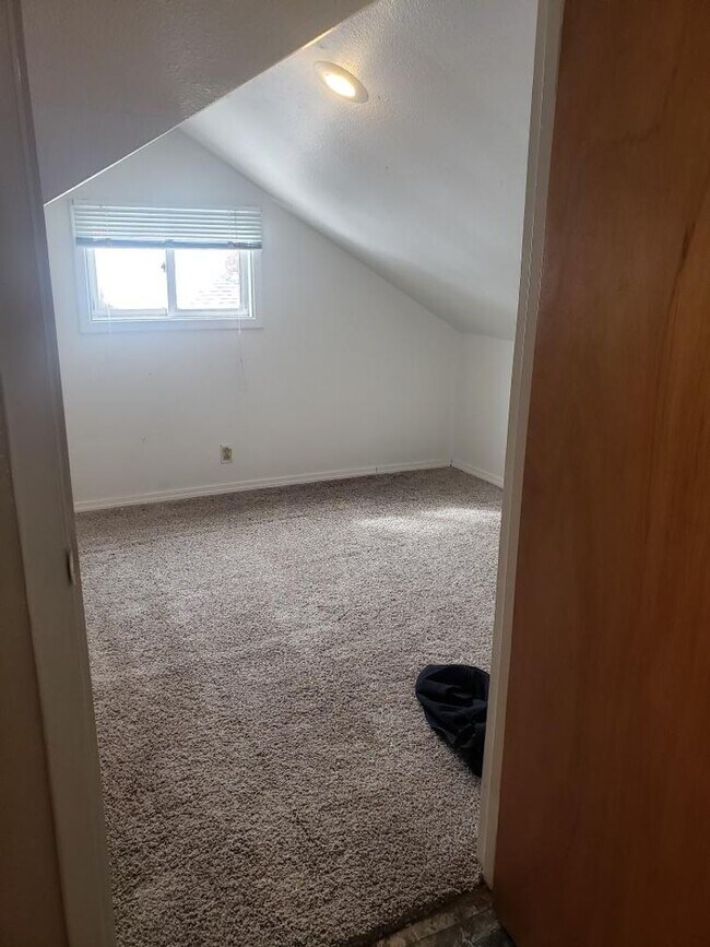 Building Photo - 638 Miles Ave