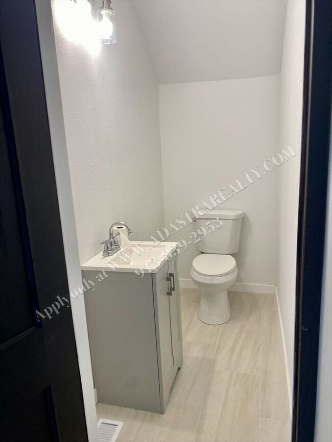 Building Photo - Remodeled 3 Bed 1.5 Bath Home in Kansas Ci...