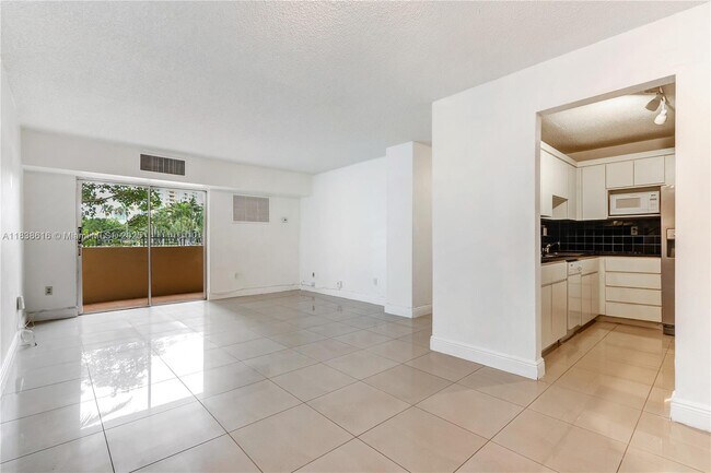 Building Photo - 2201 Brickell Ave