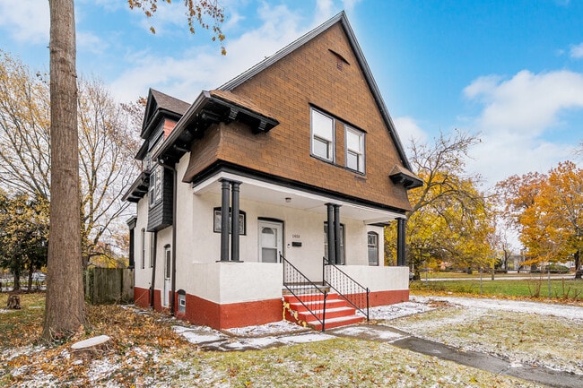 Building Photo - 1453 W 101st St