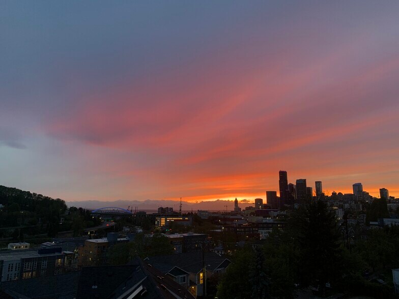 Building Photo - 829 19th Ave S